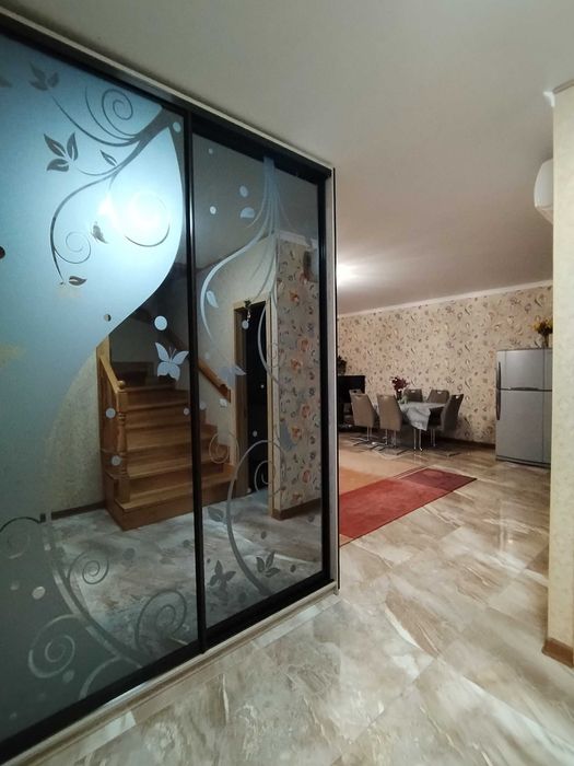 Стильний, розкішний будинок в с. Бездрик