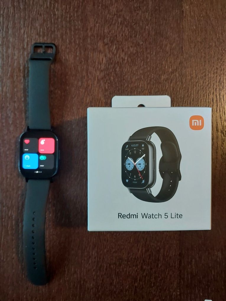 Smartwatche Radmi Watch 5 Lite.