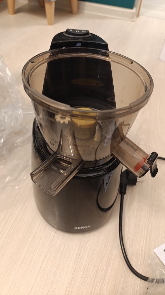wyciskarka wolnoobrotowa Kerch muse sj400
