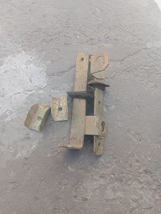 Продам кронштейны бампера ваз 2101. Уголки бампера 21011.  Прищь