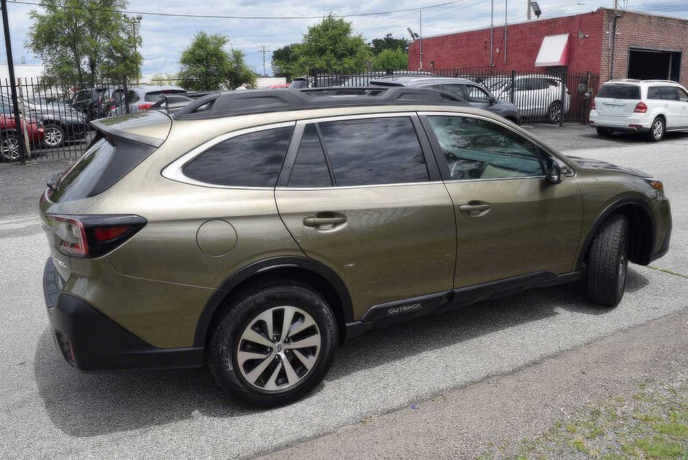 Subaru Outback Premium      2021