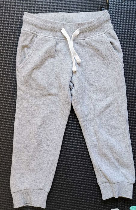 Spodenki dziecięce 86/92 ciepłe spodnie dresowe dres