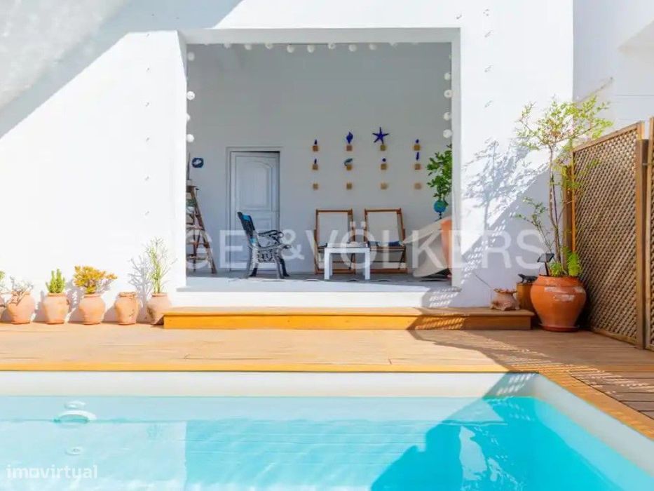 Charmosa Moradia com Piscina no Centro de Tavira
