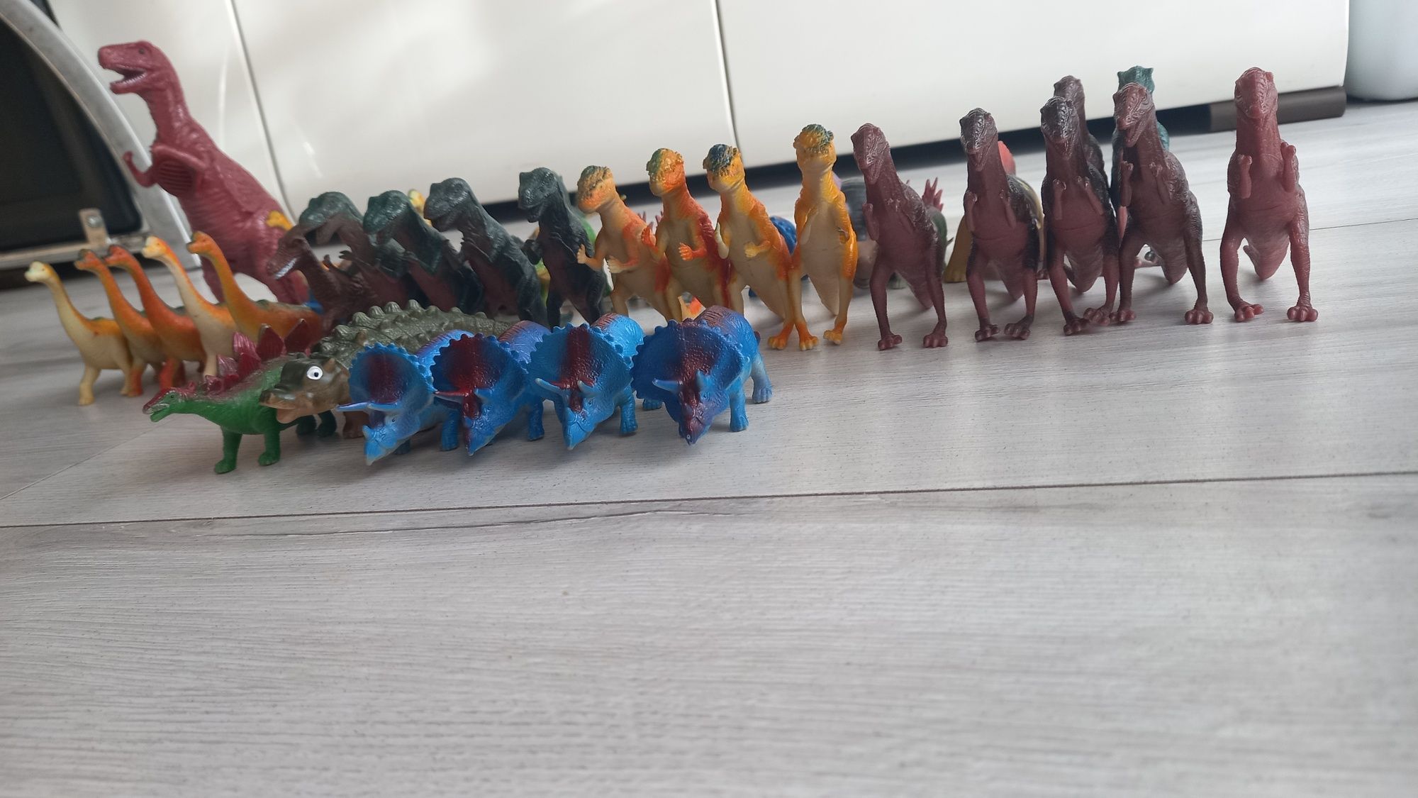 Armia 40stu dinozaurów