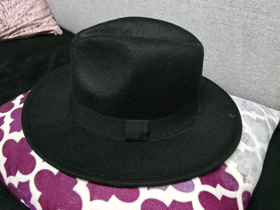 Nowy czarny, beżowy kapelusz Sinsay