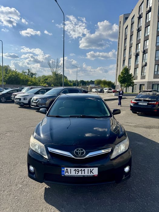 Оренда авто Toyota Camry Гібрид/Газ