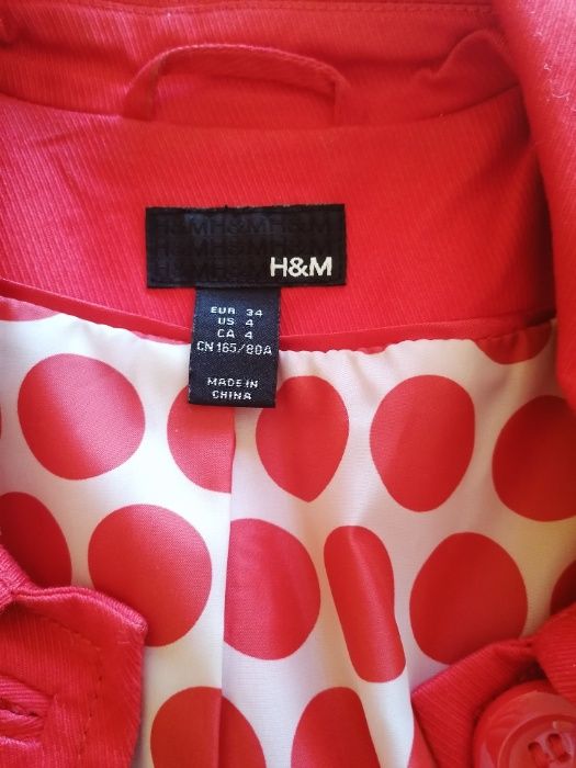 Casaco vermelho cintado da H&M