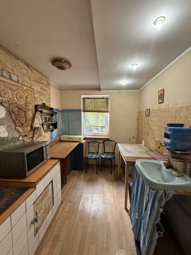Дача 50 м², 2 поверхи, 10 соток землі, гараж