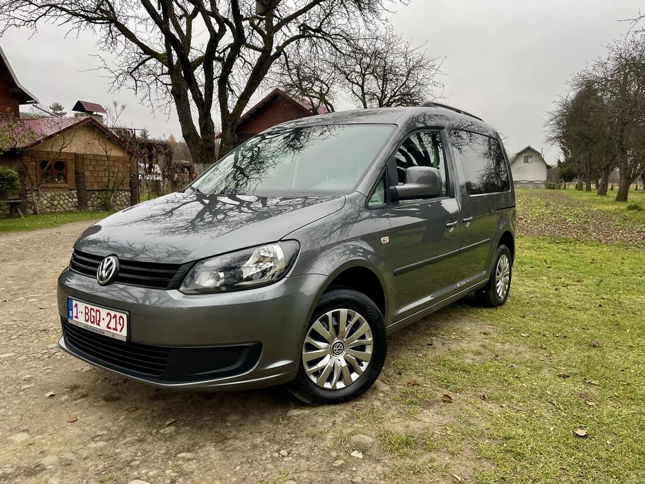 Свіжопригнаний кадді,7 місць