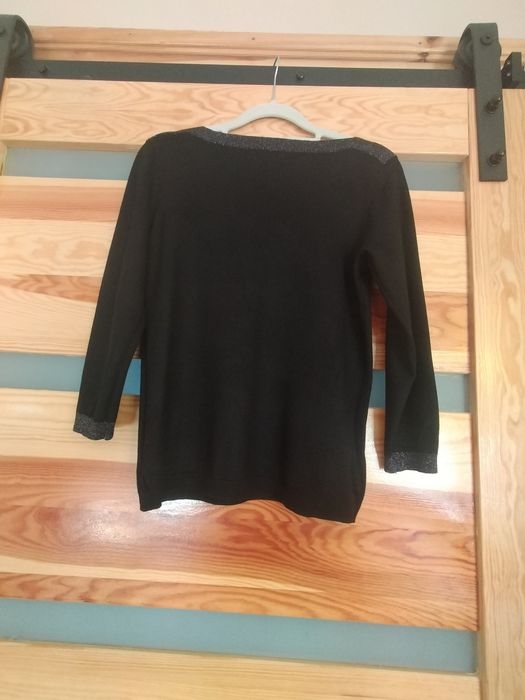 Dopasowany sweter marki Reserved rozmiar S stan bardzo dobry.