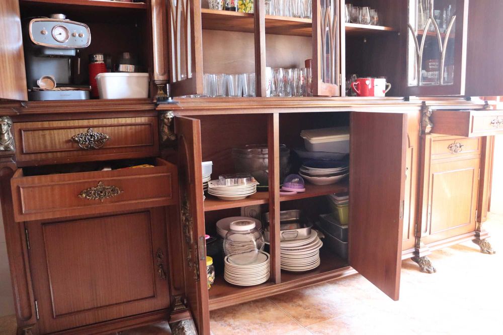 Móvel Antigo em Madeira Maciça