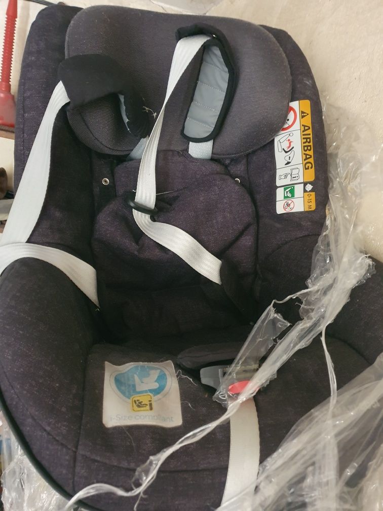fotelik maxi cosi I size compliant + baza 2 way fix