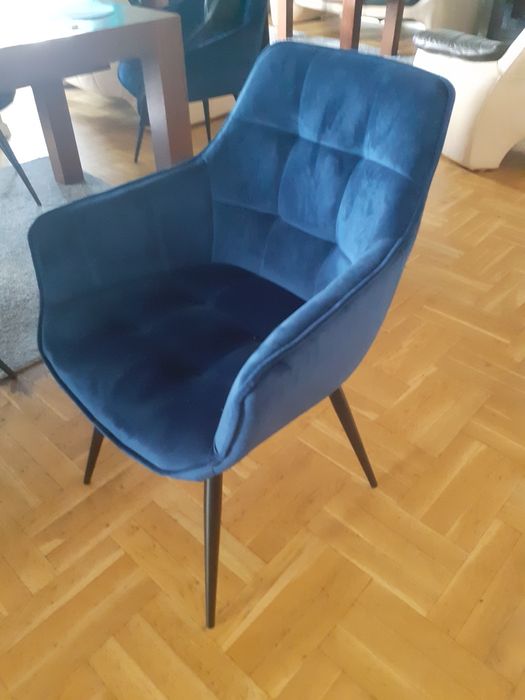 Super wygodne krzesła kubełkowe polecam.