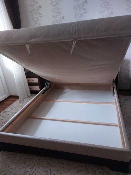 Ліжно двухспальне в ідеальному стані (майже нове)