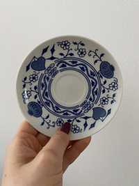 Talerz talerzyk biały z niebieskim otywem czeska porcelana prl vintage