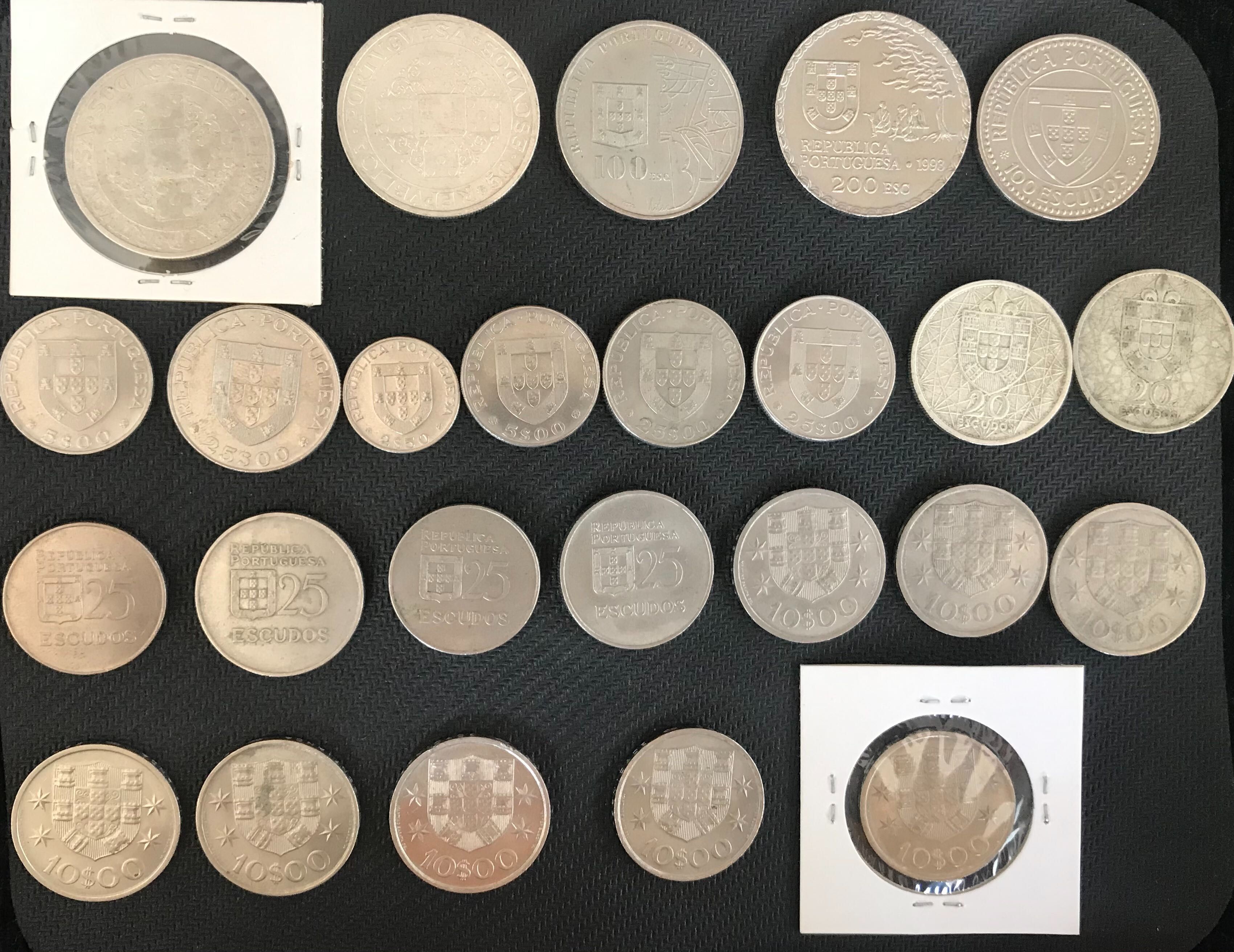 Lote Moedas comemorativas 1972 a 1993 e de dez e vinte e cinco escudos