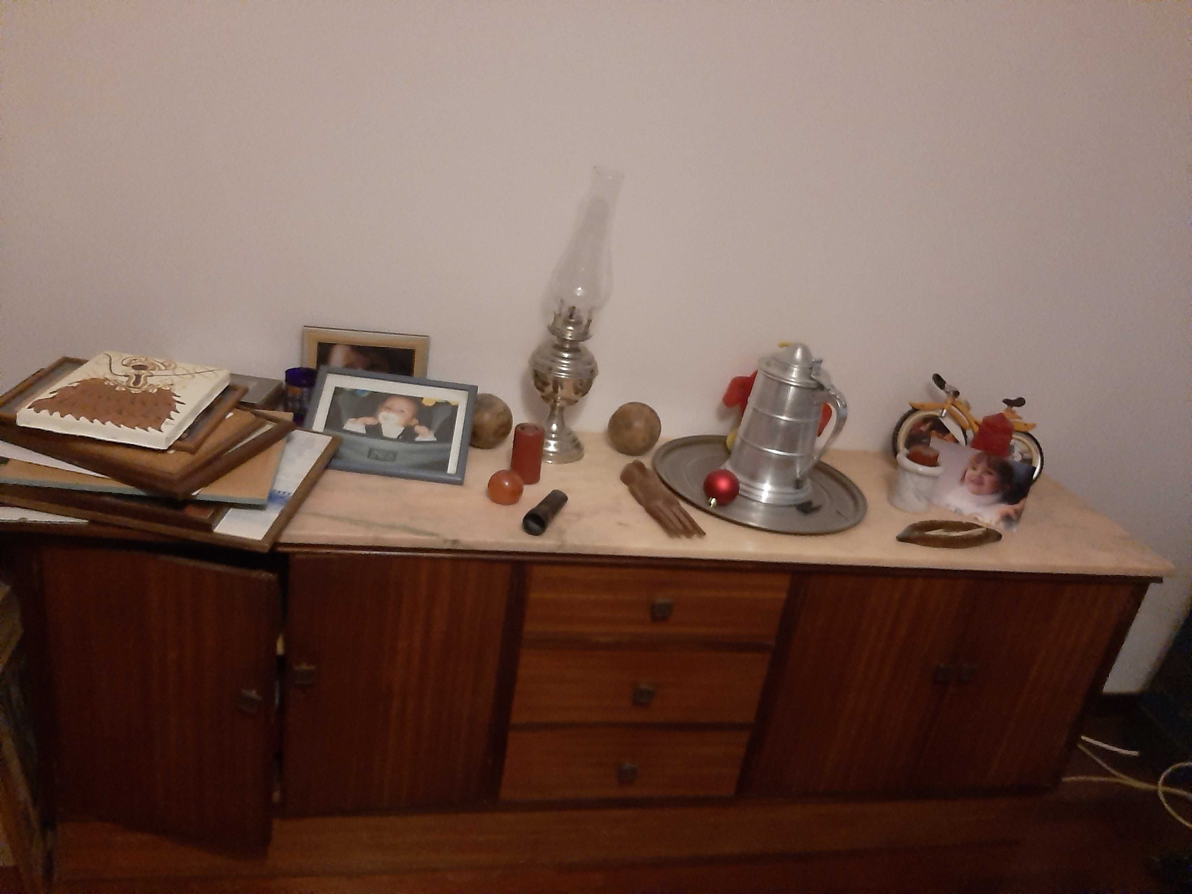Moveis usados  (mesa redonda com seis cadeiras,)