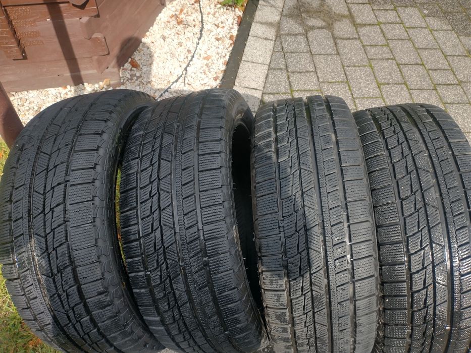 Opony Firemax R18/235/45 stan idealny