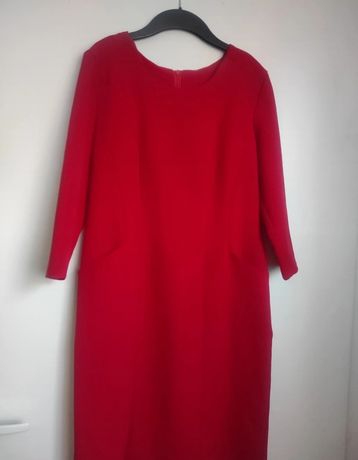 Czerwona piękna sukienka