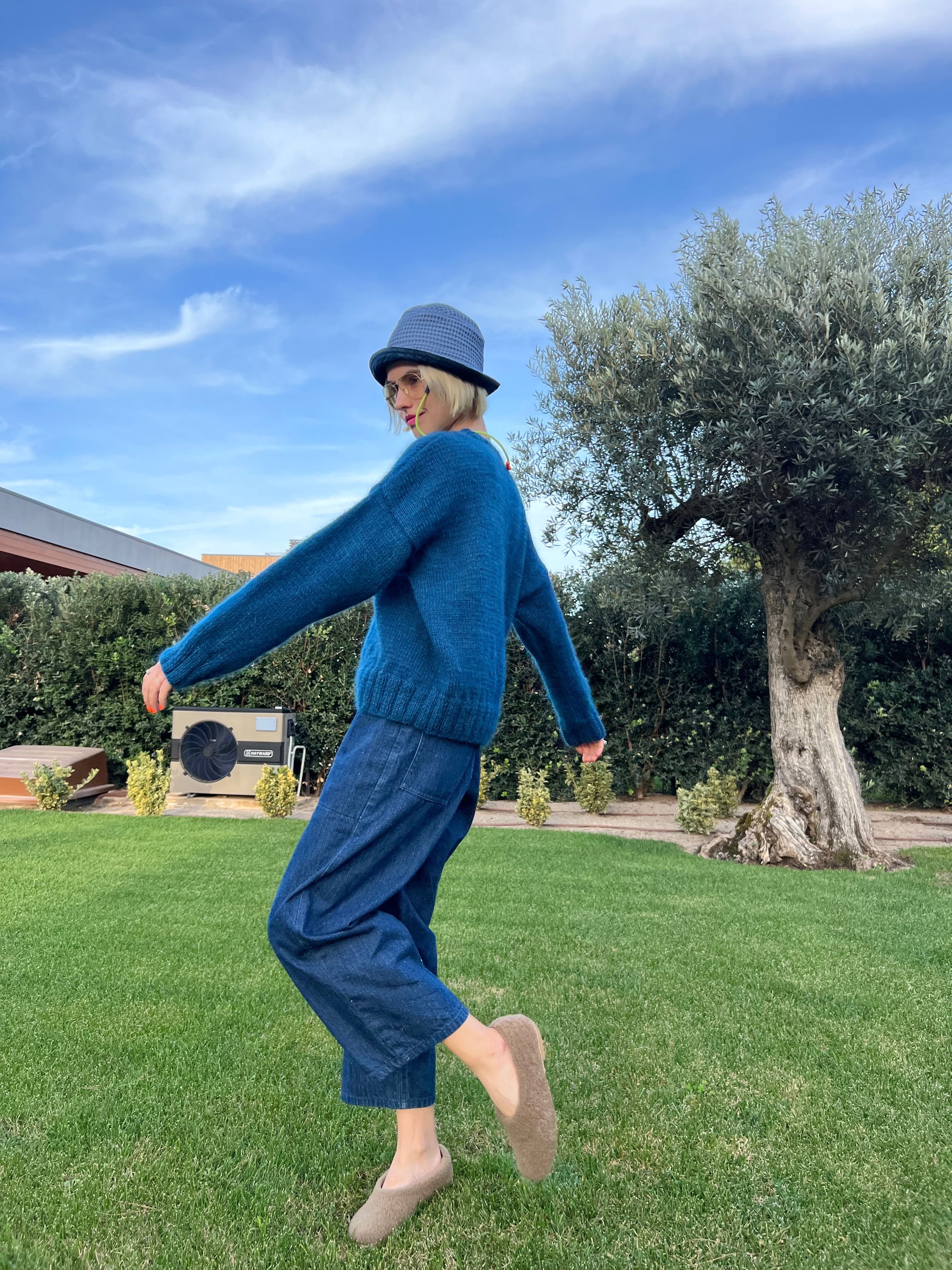 Suéter grande de mohair azul  Blue mohairknitted oversize Sweater