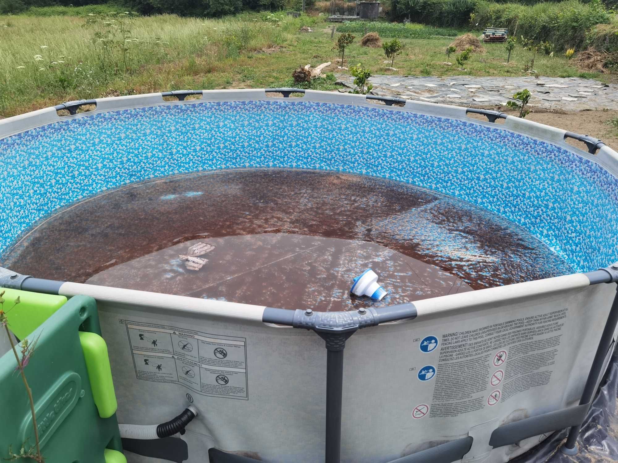 Piscina c/motor em bom estado