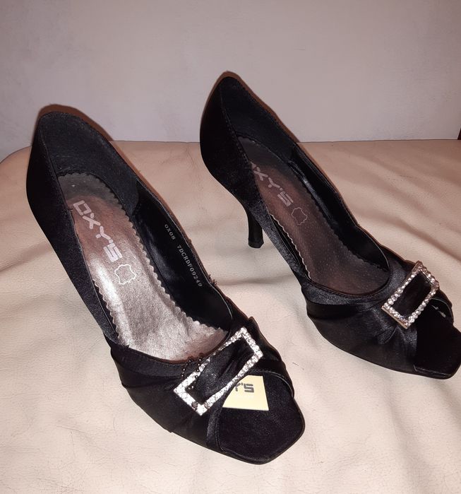 Buty zdobione na obcasie nowe r 38