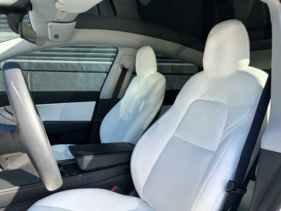 Tesla Model Y      2021