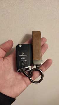 Кожаный брелок для ключей