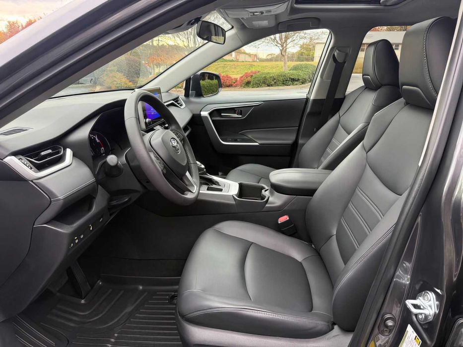 Toyota RAV4      2023