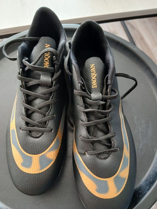 Daoquan Męskie buty piłkarskie Astro Turf / Knagi piłkarskie .R.43.
