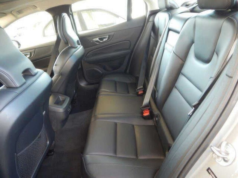 Volvo S60 B5 Core Dark Theme      2024