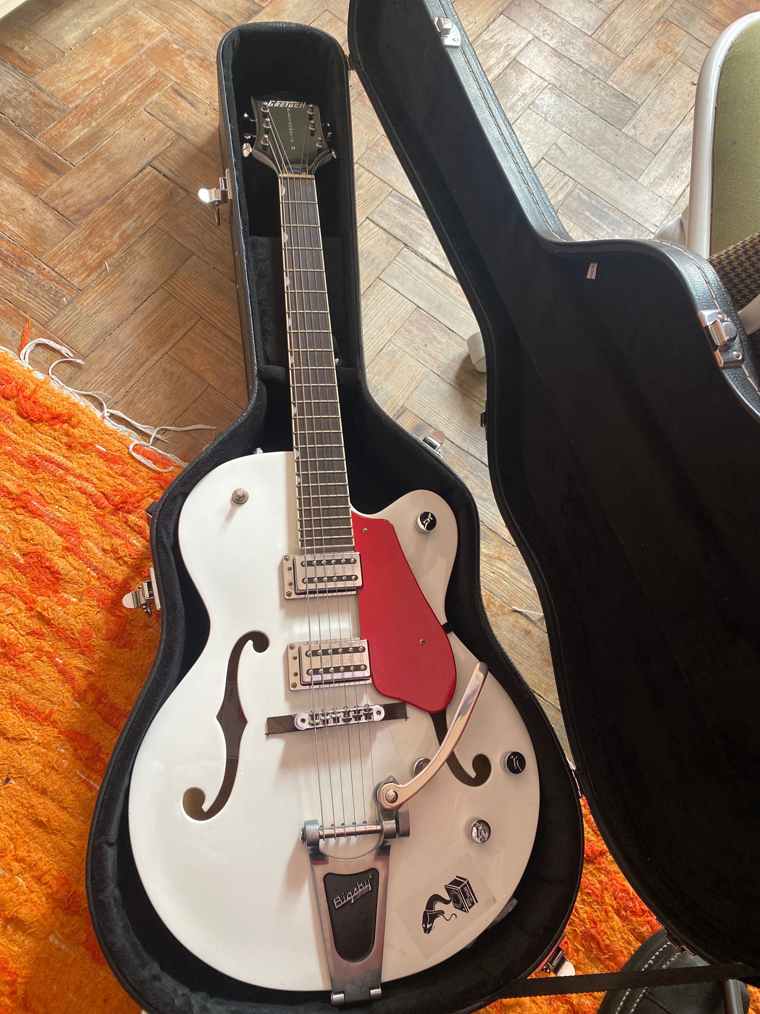 GRETSCH eletromatic hollow-body + hard case