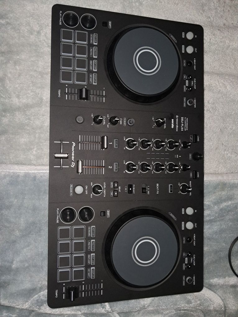 DDJ-FLX4 e phones