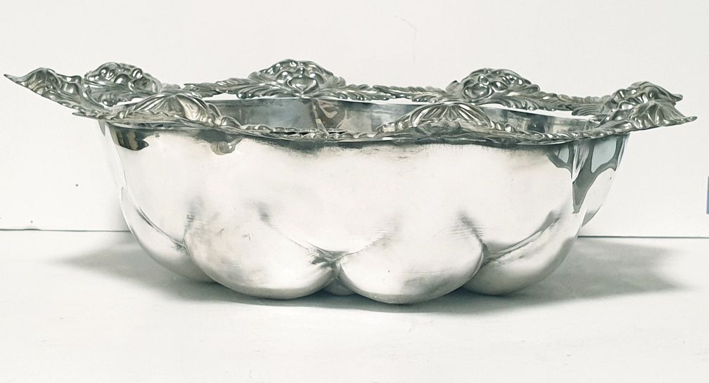 Rara antiga taça de mascaronen Arte Nova  com banho em prata