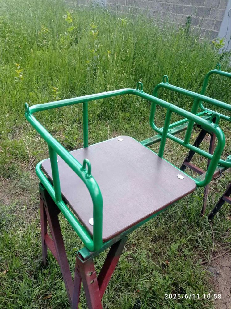 Металлическое сидение для качели
