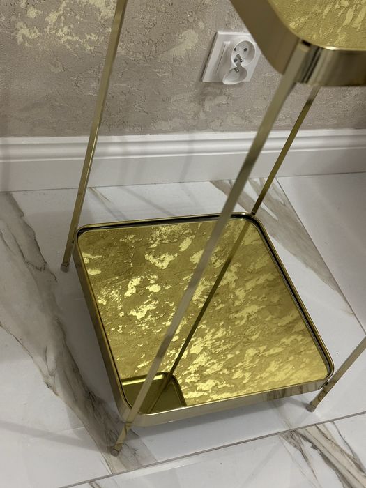 Złoty stolik stoliczek pomocnik kosmetyczny glamour