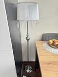 Lampa stojąca z kryształkami