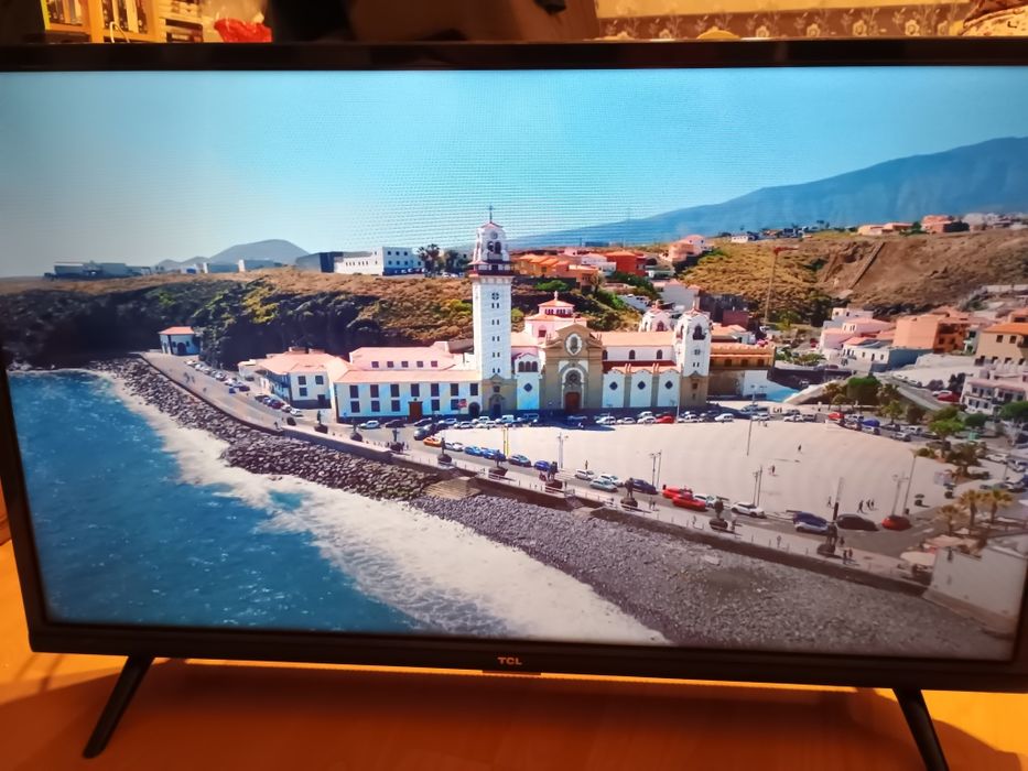 TCL 32" FHD Led Smart TV HEVC