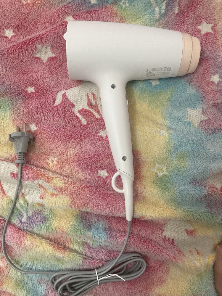 Продам фен Philips