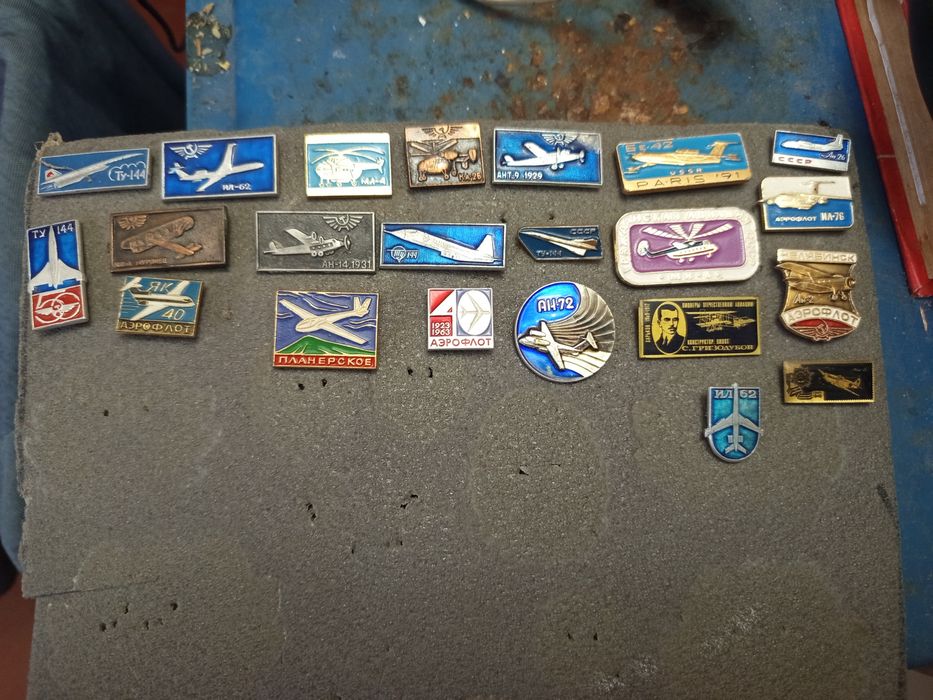 Продам значки Авиация оптом.