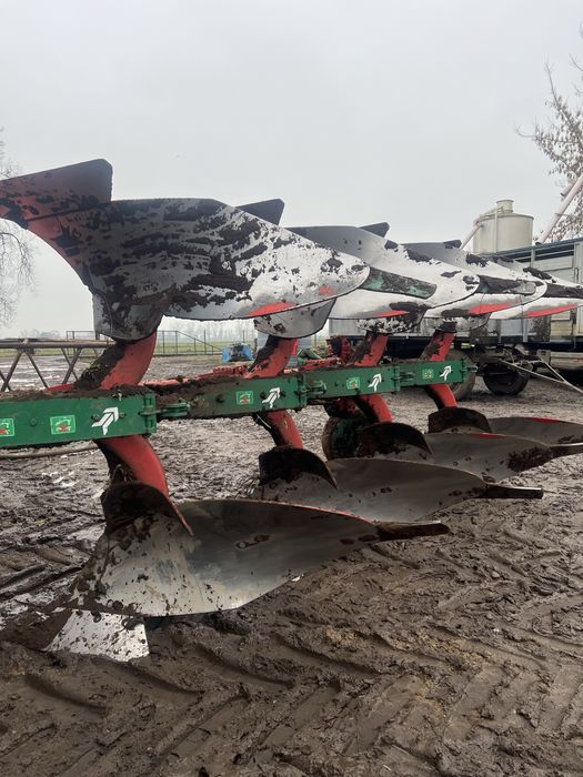 Pług obrotowy Kverneland F160 – 4 skiby, resor