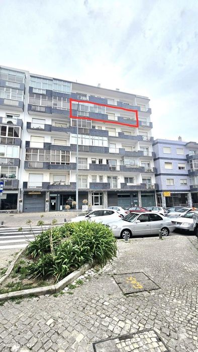 Vende-se T2 no Centro das Caldas da Rainha – Excelente Localização!