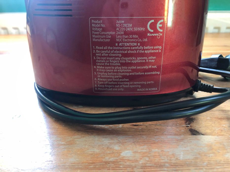 Wolnoobrotowa wyciskarka do soków Kuvings (Slowjuicer)