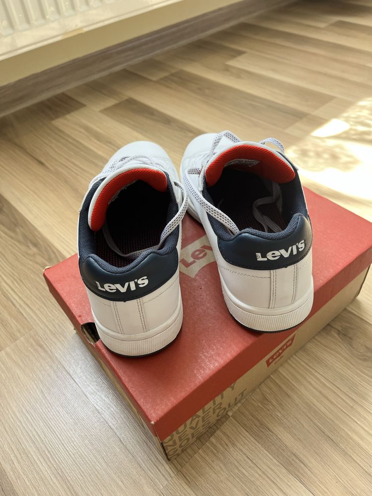 Кросівки Levi’s