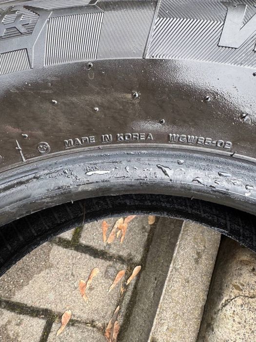 Продам комплект зимової гуми 265/65R17 Nexen у дуже гарному стані