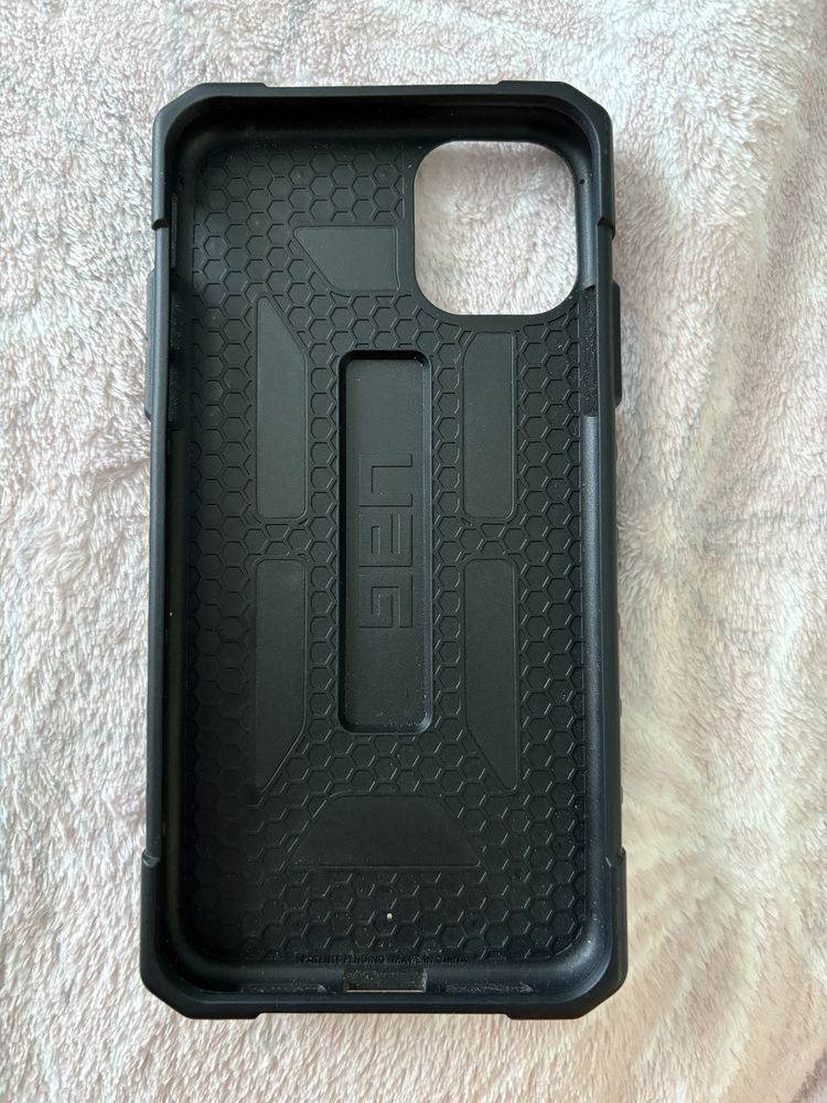 Чехол UAG для iphone 11