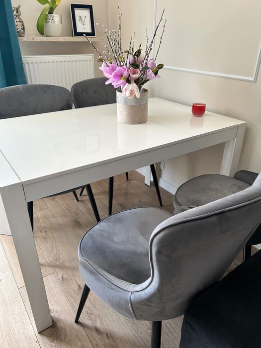 Stół biały rozkładany