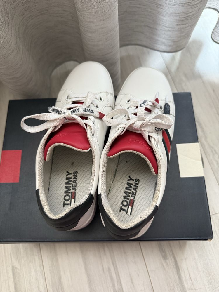 Кроссовки, мокасины Tommy Hilfiger р.37,5