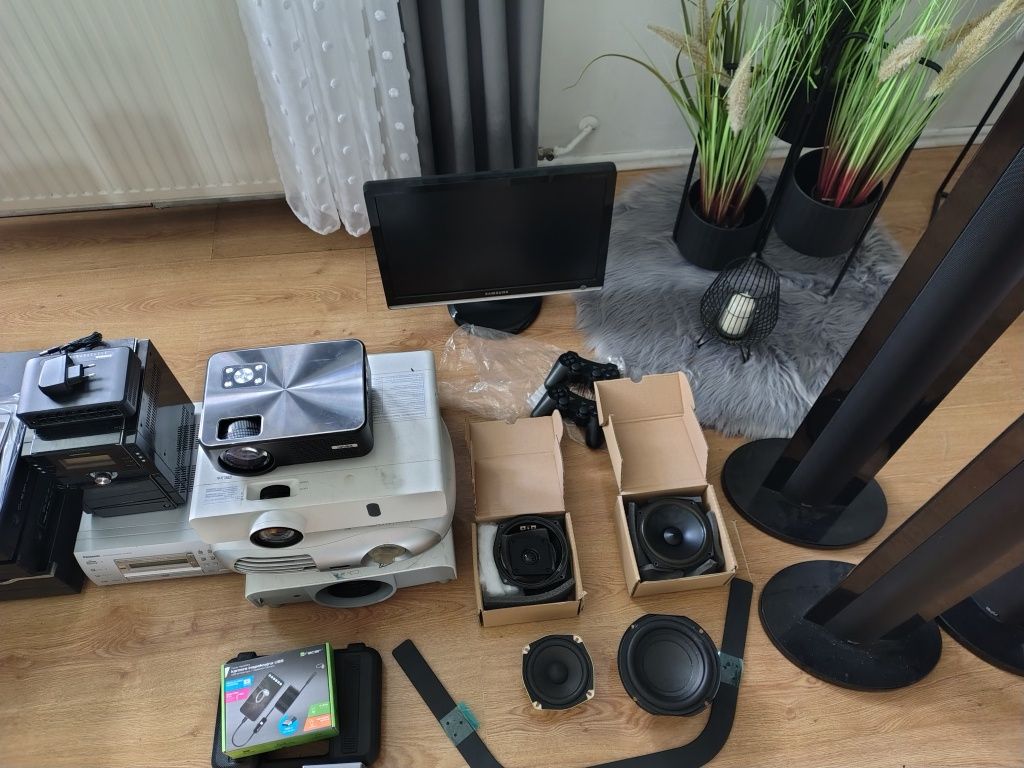 Sprzedam. Amplitunery projektory.