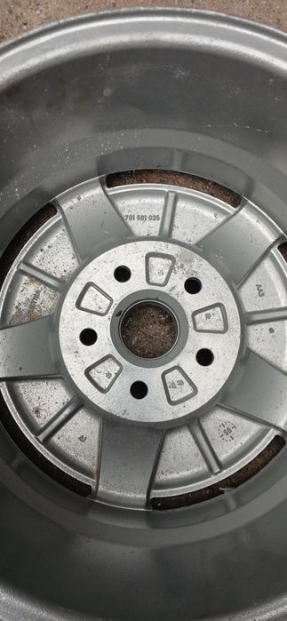 Диск колесный R15 оригинал VW Transporter T4 701 601 025